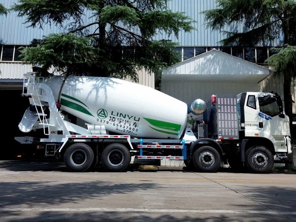 水泥罐車(chē)裝料卸料的注意事項(xiàng)有哪些？