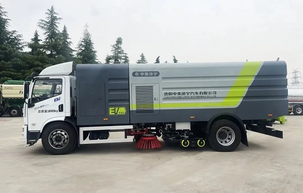凌宇純電動(dòng)洗掃車(chē)的特點(diǎn)詳解！出色在哪？